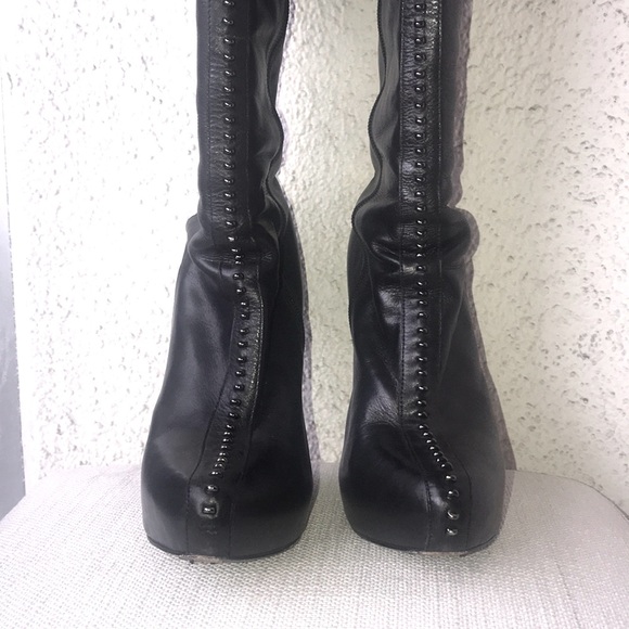 Signature Report Black Leather Knee Hi Boots - Picture 5 of 8